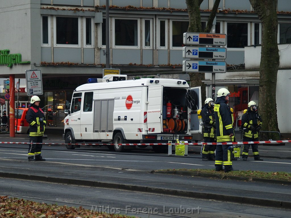 Gasaustritt Koeln Mitte Hahnenstr    P031.JPG